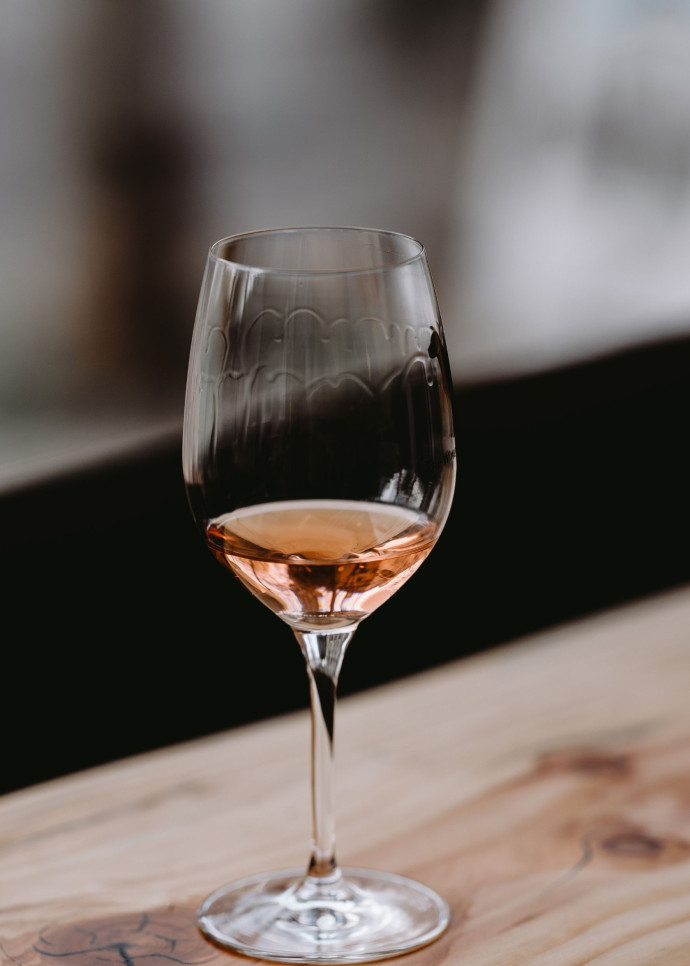 Depuis deux décennies désormais, le succès du rosé de Provence s’est imposé non seulement en France, mais également sur les marchés à l’export.