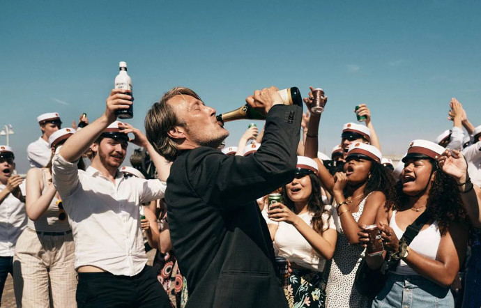 Mads Mikkelsen, dans Drunk (Thomas Vinterberg, 2020), n’est clairement pas un adepte du NoLo.