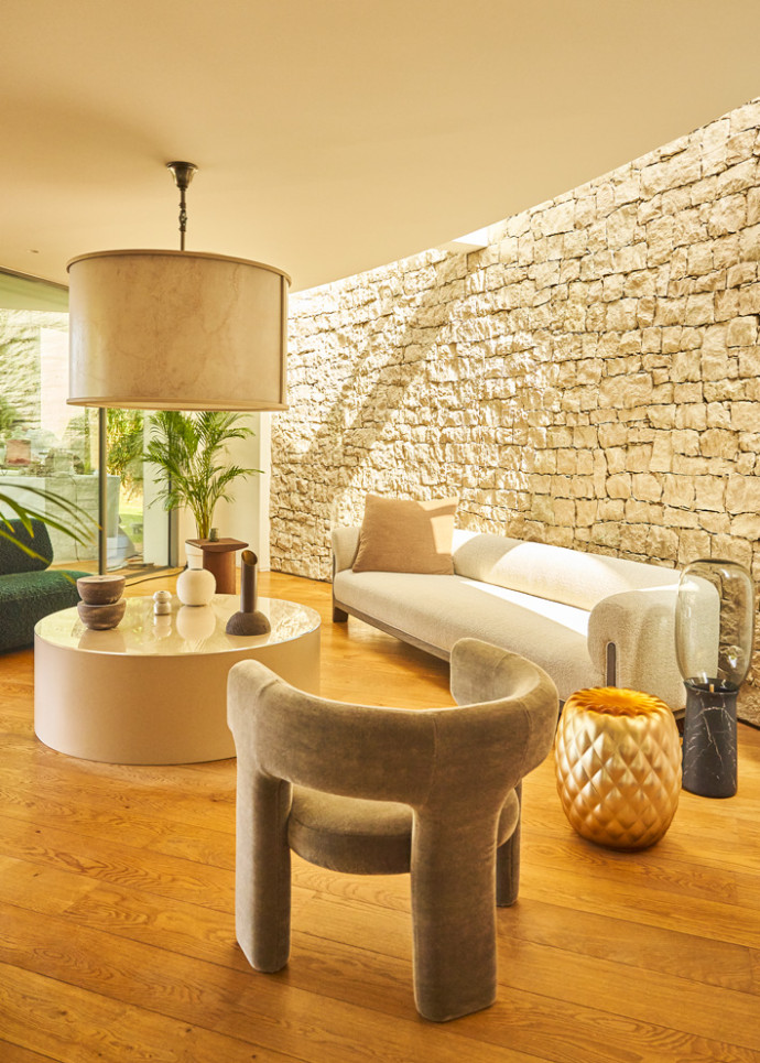 Le salon principal de la Range Rover House à Cap d’Antibes.
