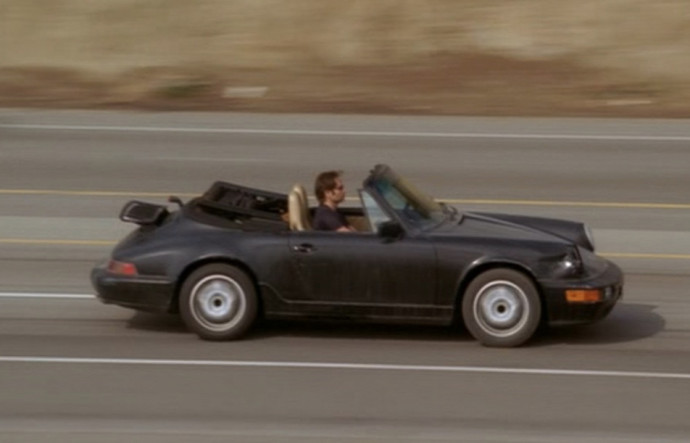Hank Moody, l’indécrottable briseur de cœur de la série « Californication » au volant de sa non moins légendaire Porsche 911 Carrera 2 Cabrio (964) de 1990.