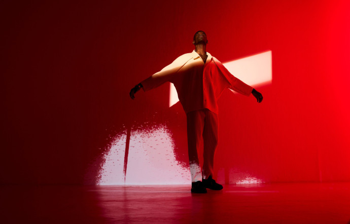 Quand la mode flirte avec l’op art et le flou cinétique, l’oeil s’illusionne d’une vision stylistique. Shooting, 2023 - TGL