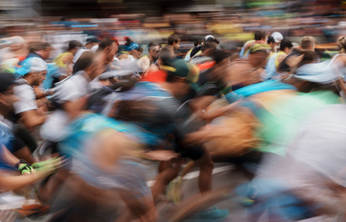 trail running des coureurs qui éclatent de rire à l' UTBM de chamonix grande course