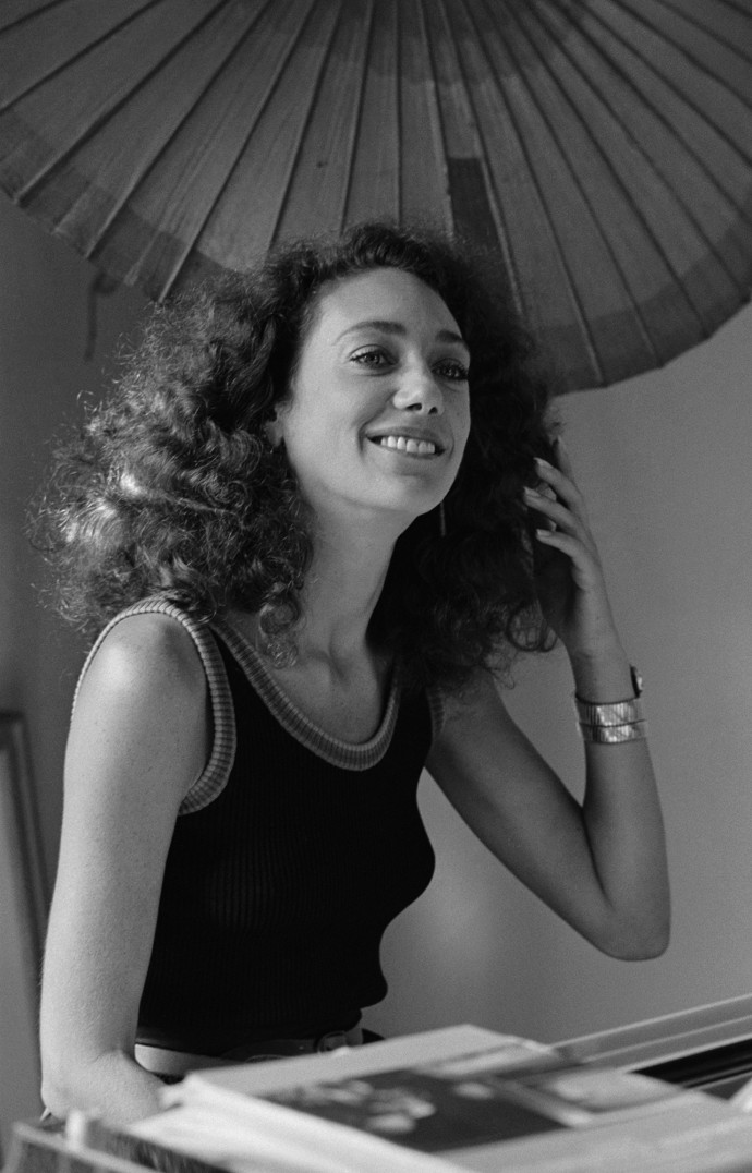 L’actrice Marisa Berenson porte une montre Serpenti (Septembre 1981, Los Angeles, Californie, USA).