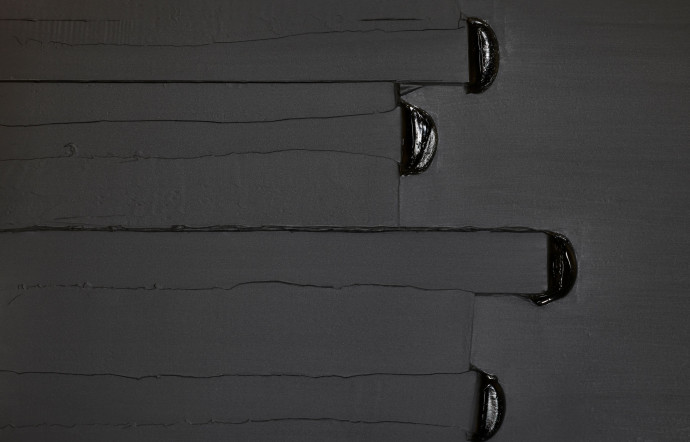 À cheval entre le monde moderne et contemporain, Soulages a su rester d’actualité tout au long de sa carrière.