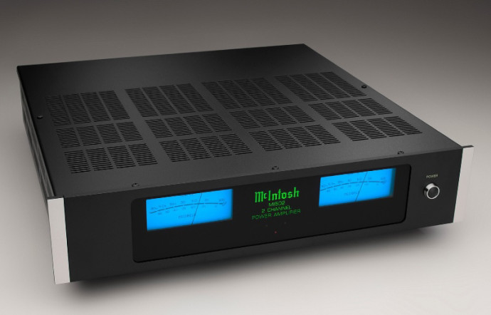 Amplification digitale, mise en marche et arrêt automatiques, 500 W sous 8 ohms, 9,8 kg, 6 490 €.
