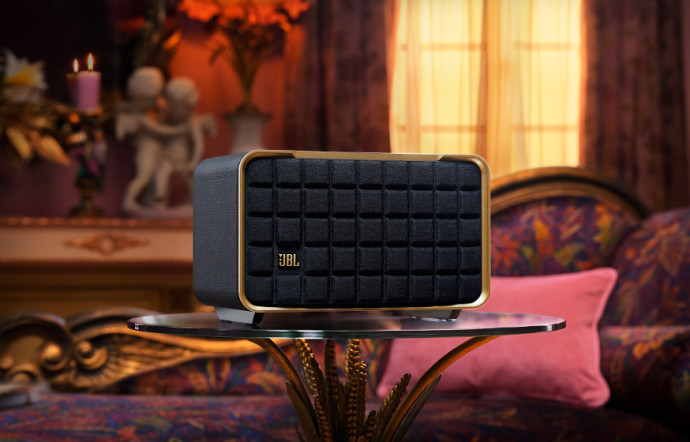 Audio 3.1 et Dolby Atmos Music, 270 W, 7 haut-parleurs, 8 h d’autonomie, Bluetooth et Wi-Fi, 7,8 kg, 599 €.