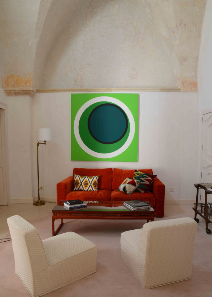 Ici, l’autre grand atout est la décoration par les collections personnelles des deux maîtres de maison, signées Claudine Drai, Paolo Buffa, Alvar Aalto ou Tobia Scarpa.