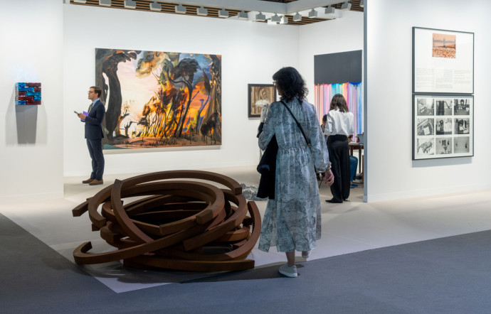Certains galeristes français en vue (Perrotin, Nathalie Obadia, Kamel Mennour, Lelong & Co., Almine Rech…) ont ouvert un second espace d’exposition dans le quartier Matignon, où sont aussi installées les grosses enseignes étrangères Gagosian et Skarstedt.