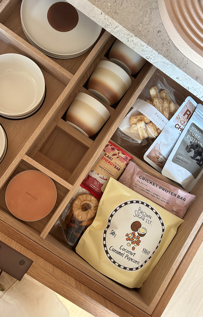 A Tokyo, même topo : le Trunk(Hotel) propose lui aussi des marques locales dans son mini bar.