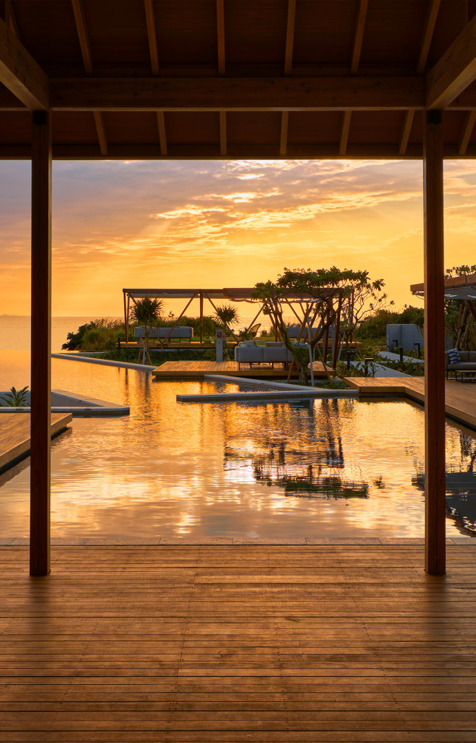 Un coucher de soleil sur l’île d’Okinawa.