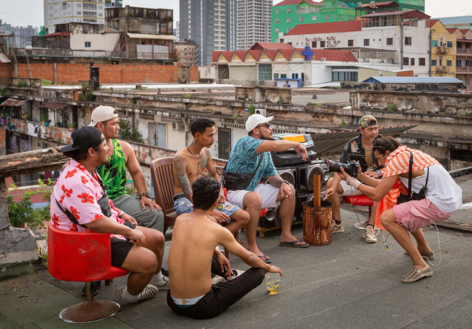 Sur le tournage d’un clip du musicien de hip-hop Ruthko, membre du label KlapYaHandz, réalisé par Kim Chapiron, au Cambodge.