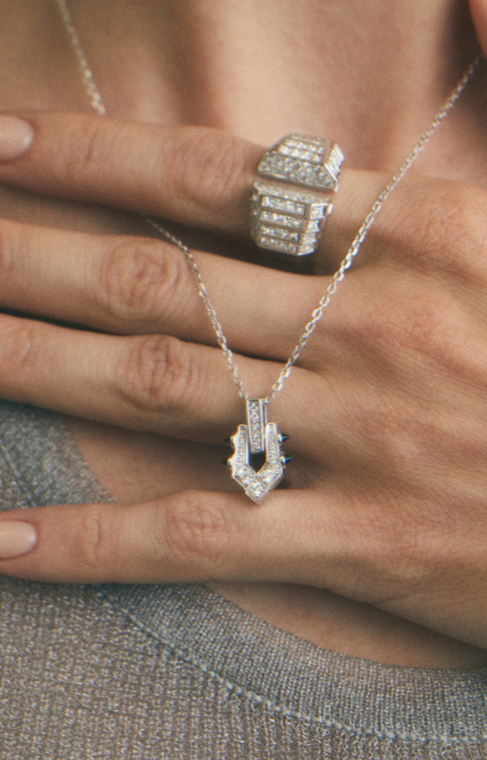 Le pendentif Spike et la bague Meaningful Beauties.