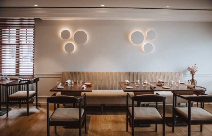 Côté restaurants d'altitude, le parcours le plus intéressant se fait souvent hors pistes, vers des chemins menant aux sommets, 2023 - TGL