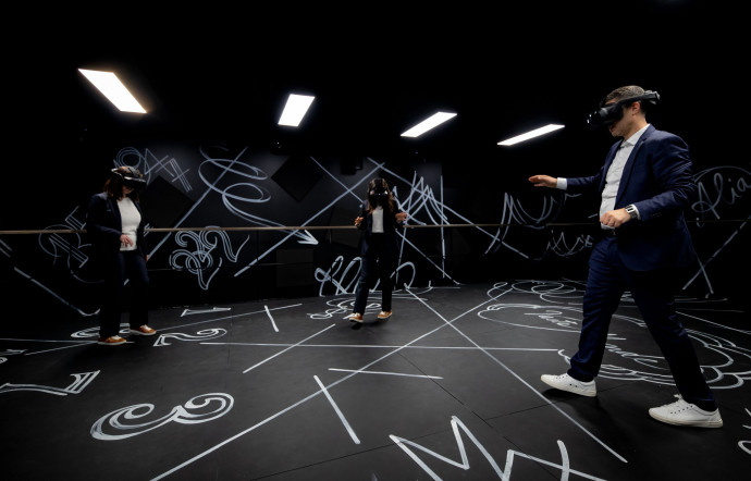 L’installation Mobilis invite le visiteur à entrer physiquement dans le dessin au gré d’un voyage multisensoriel.