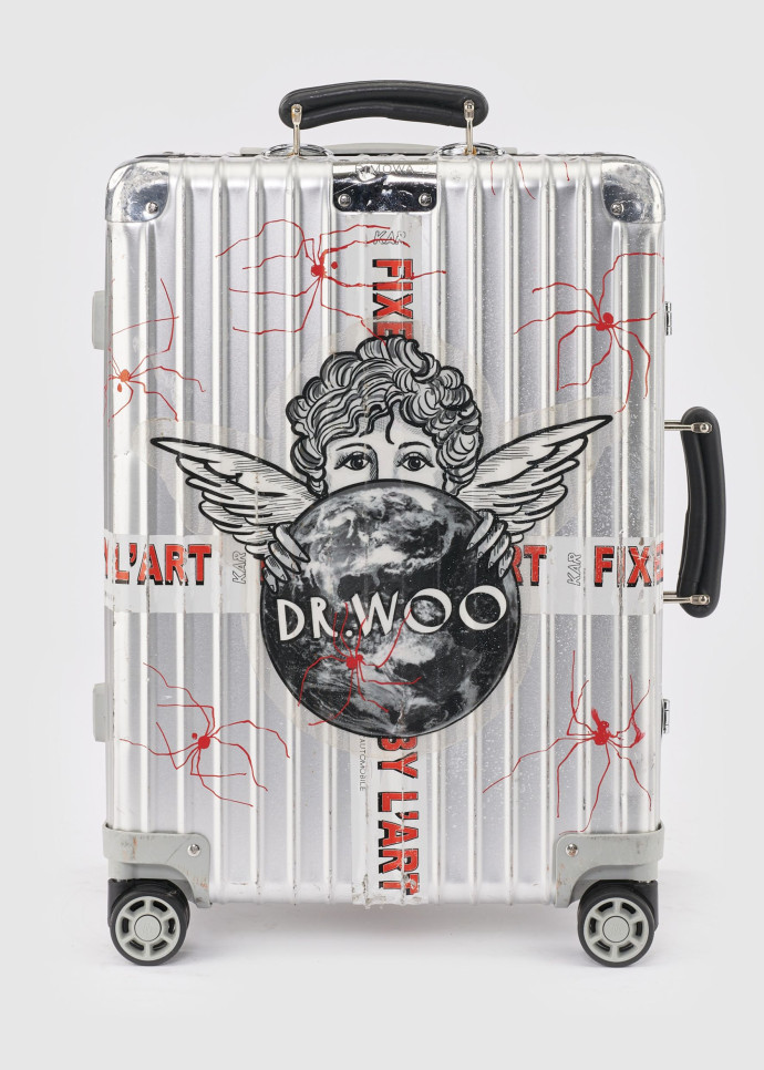 La valise Rimowa tatouée par Dr. Woo.