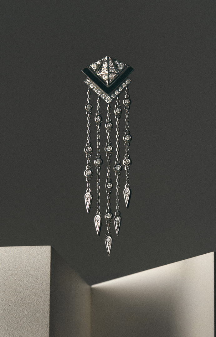 La boucle d’oreille Skyway, sculpturale.