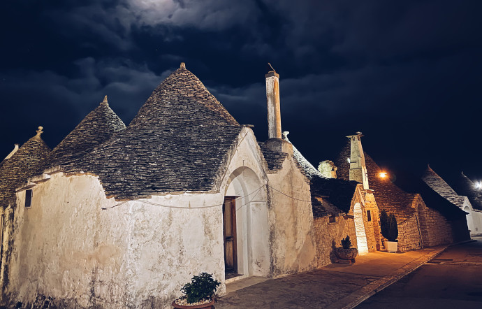 Les Trulli, de nuit.