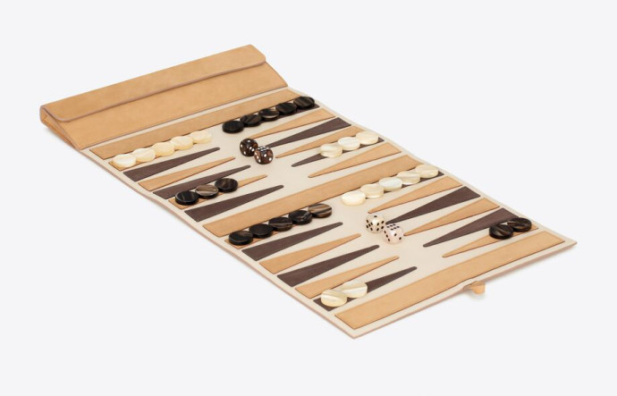 Backgammon en cuir, 2 500 €, ysl.com