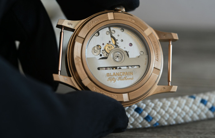 Distribuée par La Spirotechnique, elle équipe de nombreuses unités d’élite à travers le monde, avant de rejoindre le poignet des plongeurs civils.