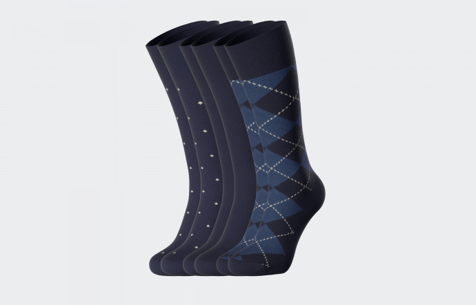 Bout et talon renforcés, avec coutures cousues main pour plus de durabilité et de confort. Lot de 3 paires de chaussettes, en coton polyamide. Impetus, 32 €.