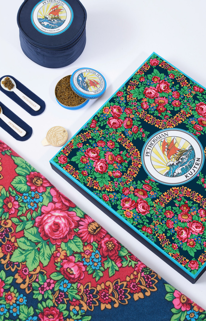 Le coffret contient un foulard en cachemire Kujten, 50 g caviar Ossetra Tsar Impérial®, 2 palettes en nacre, 1 clé à caviar. Prix de vente : 395 €