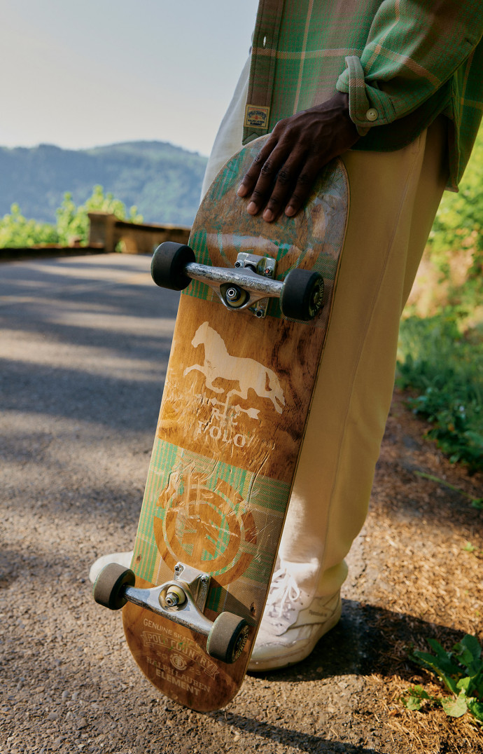 La collection propose bien sûr aussi des planches de skate.