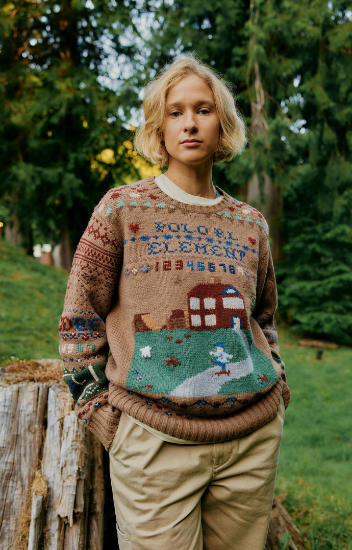 Le fameux pull un poil kitsch.