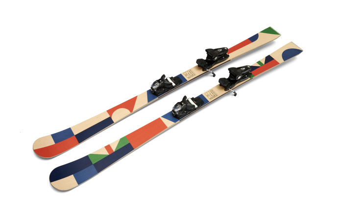 Skis alpins en frêne imprimé Jeu d’adresse, Hermès.