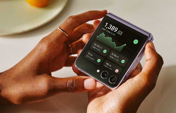 Pour sortir de la forme monolithique du smartphone qui remplit nos poches, une seule option : préférer un écran pliant, 2023 - TGL
