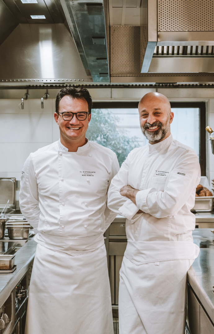 Niko Romito (droite) et Davide Capucchio, son chef exécutif au Bulgari Paris.