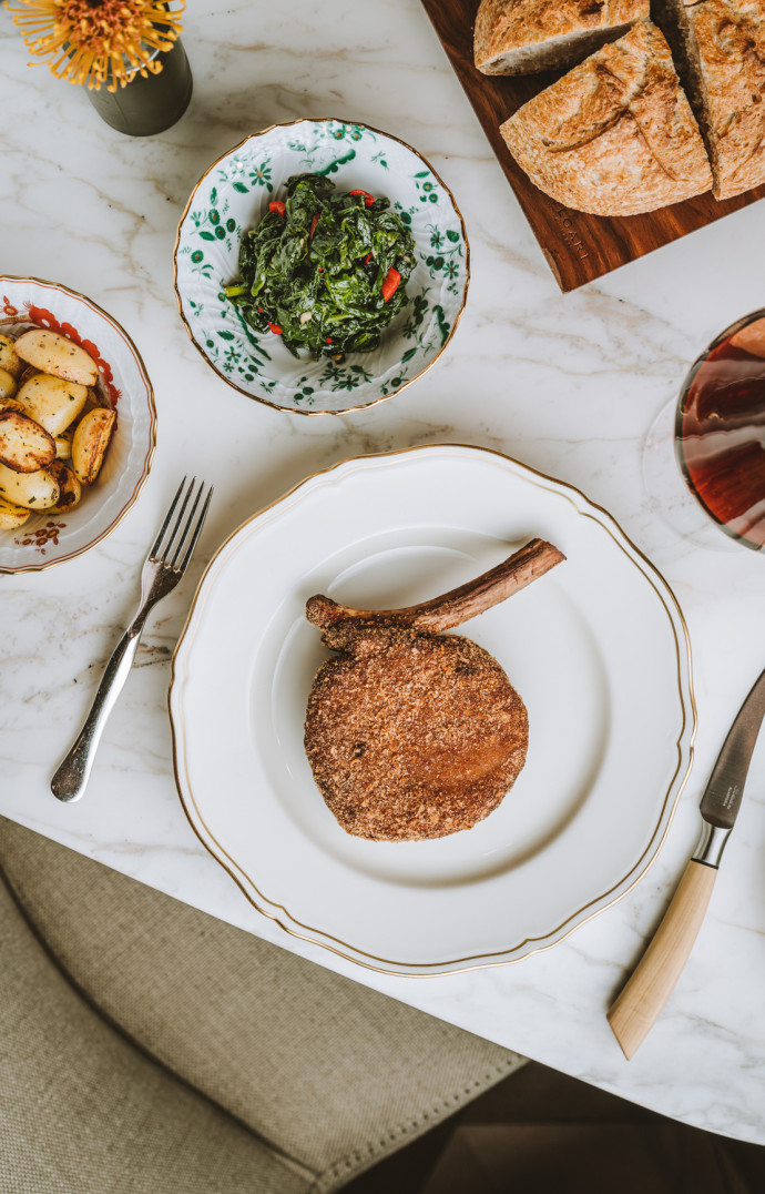 La fameuse côte de veau à la Milanaise, servie dans les hôtels Bulgari.