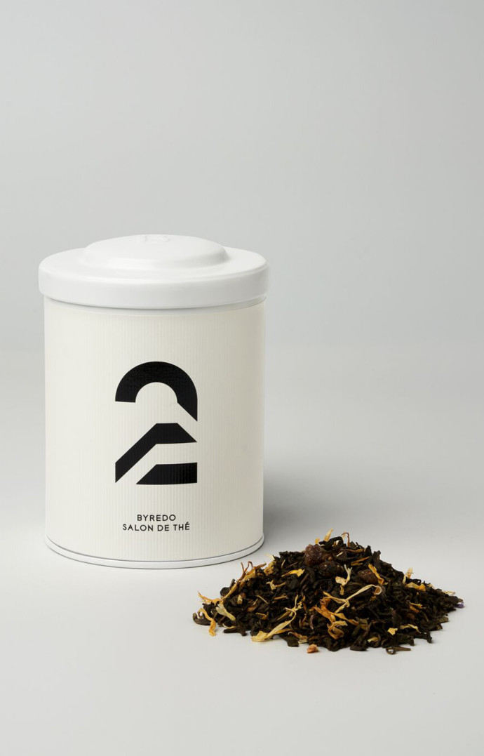 Alliance harmonieuse de deux thés au jasmin, en feuilles et en perles, FLOWER THERAPY associe les pétales délicats de l’œillet d’Inde à la fleur de mauve.