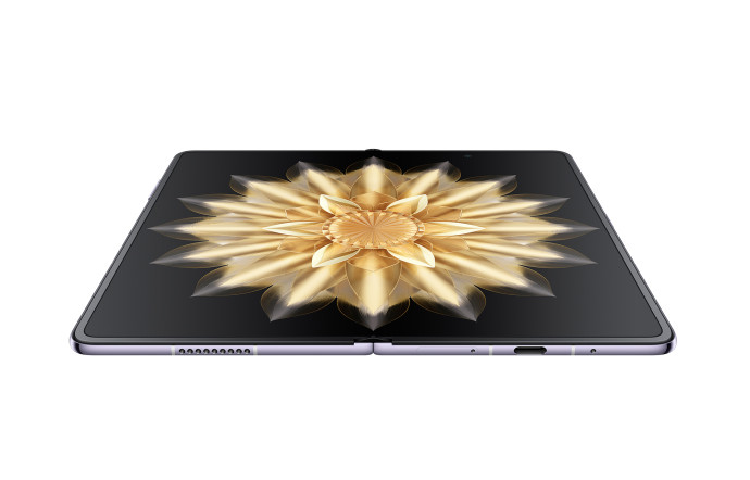 Huawei et Honor tentent l’écran pliant extérieur plutôt qu’intérieur, esthétique et permettant des usages créatifs, mais forcément très exposé.