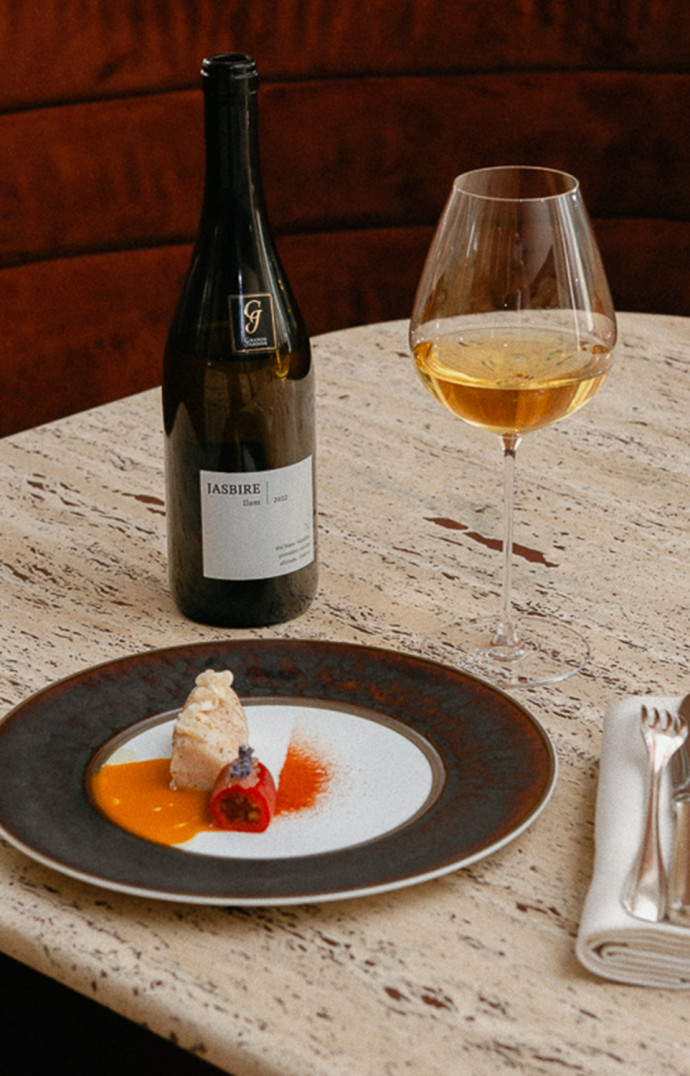 Grands Jardins propose une gramme de thés (finement selectionnés à travers le monde) qui se dégustent à toute heure, frais dans un verre à vin, à la température d’un vin blanc.