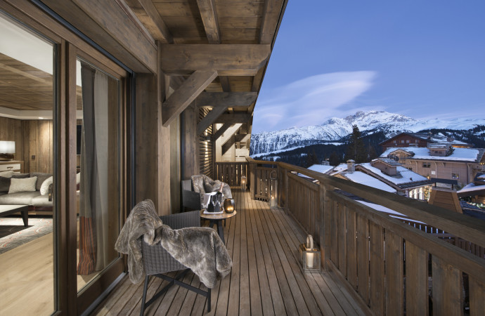 La vue sur les cimes enneigées depuis le penthouse du Barrière les Neiges est à tomber. @Marc Berenguer