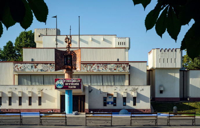 À Tachkent, il n’est pas lisse, les trottoirs et les routes étant dans un piteux état. Ce qui n’empêche pas de suivre la route moderniste grâce à la nouvelle application Tashkent Modernism menant à 21 bâtiments, monuments et mosaïques.