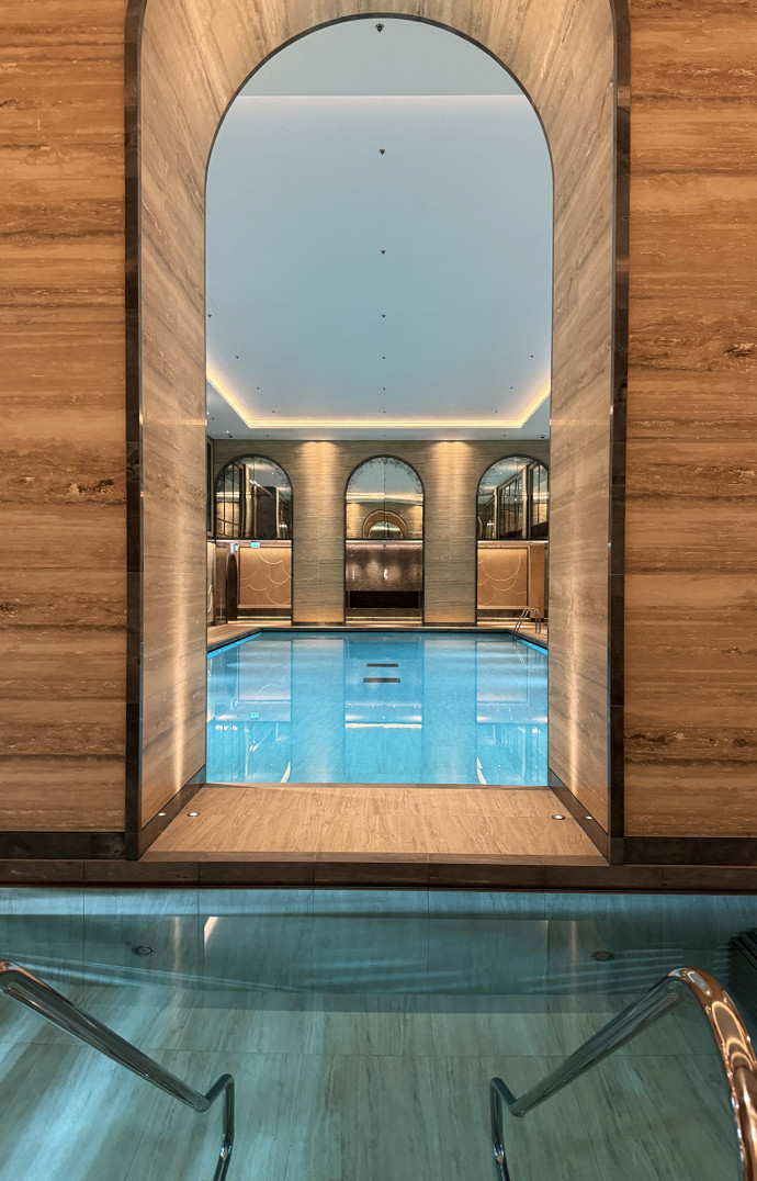 La piscine du Raffles London at The OWO.