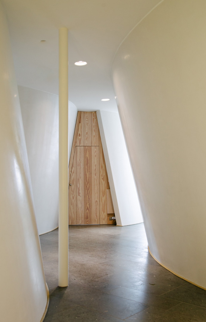 Le spa a des allures de vaisseau spatial.
