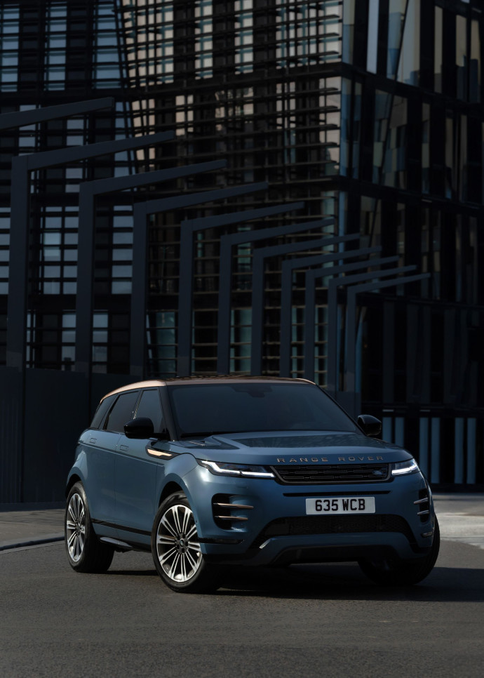 Pour Range Rover qui, en plus de son vaisseau amiral du même nom, commercialise les modèles Evoque, Velar et Sport, c’est l’occasion de se démarquer de l’image baroudeuse du Defender et des familiales Discovery.