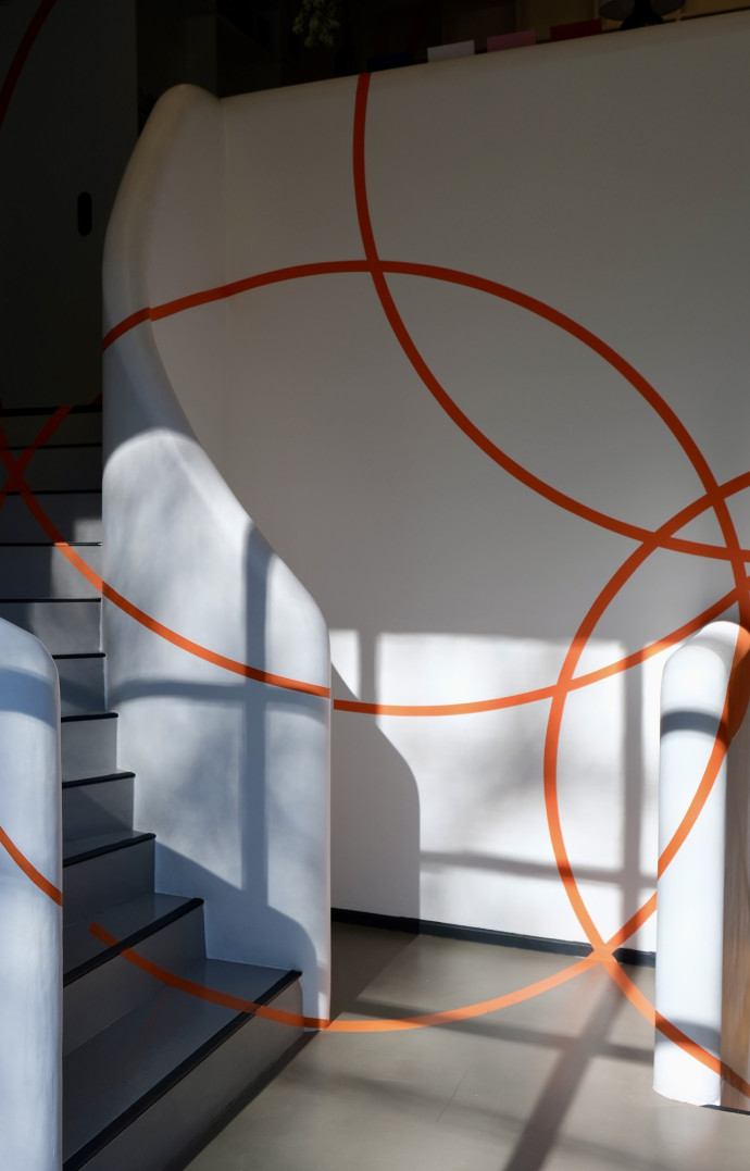 La fondation CAB s’ouvre sur une œuvre de Felice Varini.