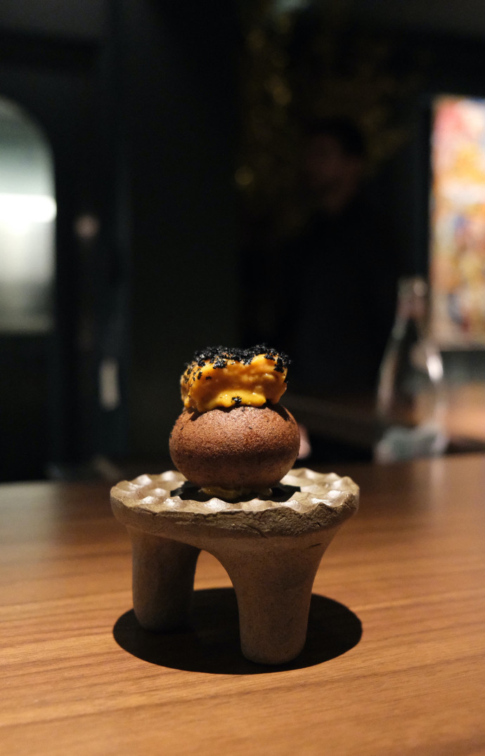 Beignet de courge, oursin d’Hokkaido et truffe noire.