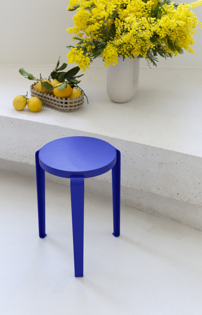 Le tabouret LOU.