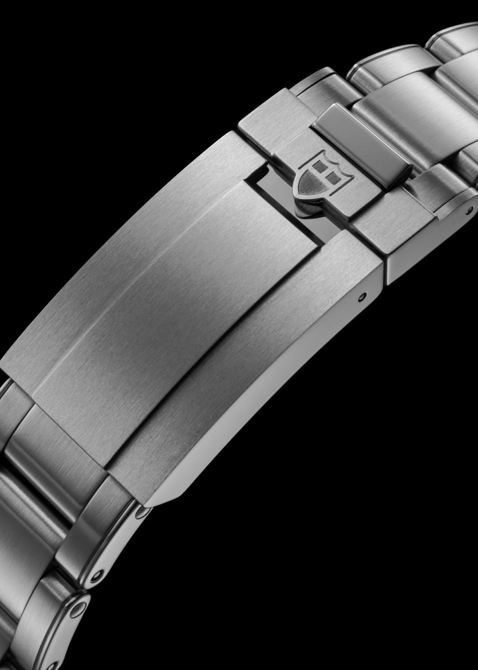 Le bracelet métallique de la Tudor Black Bay.