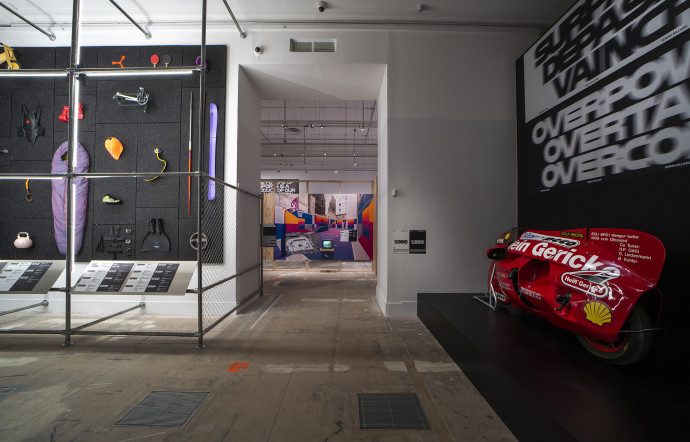 Copyright : MATCH : Design & sport – une histoire tournée vers le futur. Scénographie Konstantin Grcic.