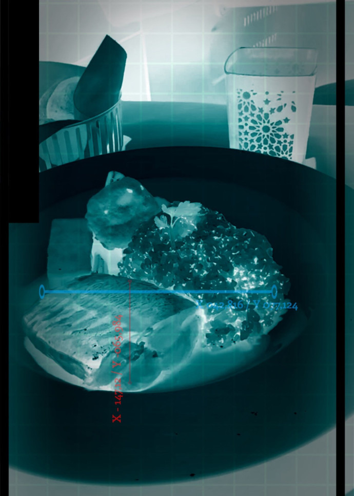 Les repas servis à bord se veulent consensuels, visitant différentes cuisines du monde, portées par une aimable rigueur