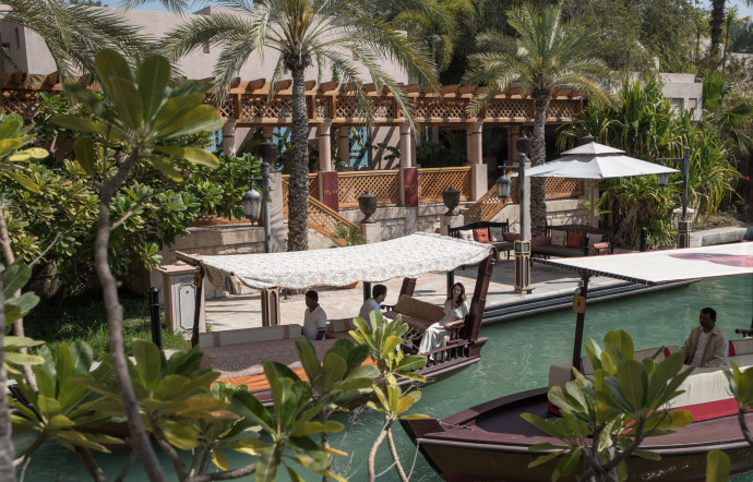 Le restaurant thaïlandais Paï Thaï, situé à Jumeirah al-Qasr, est réputé pour sa situation exceptionnelle et la qualité de sa cuisine.