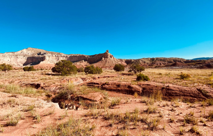 Peu à peu, et je l’expérimente moi-même, Ghost Ranch agit comme un sortilège, par un mélange envoûtant de fragilité et de puissance que procure cette géographie tourmentée.