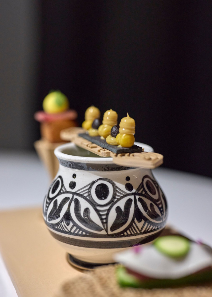 Déco, vaisselle, gastronomie… tout, ici, rappelle le passé multiculturel de l’ex‑capitale de l’émirat de Cordoue, orchestré de main de maître par Paco Morales.
