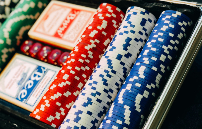 Dans une société où les langues se délient enfin sur les actes discriminatoires menés à l’encontre des femmes, le poker, ce jeu masculin par excellence, est en train d’opérer un revirement à 360 degrés.