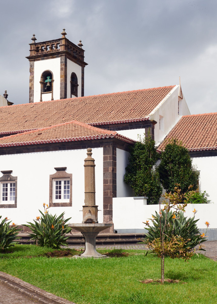 L’église portugaise typique de Faial da Terra, sur l’île de São Miguel.